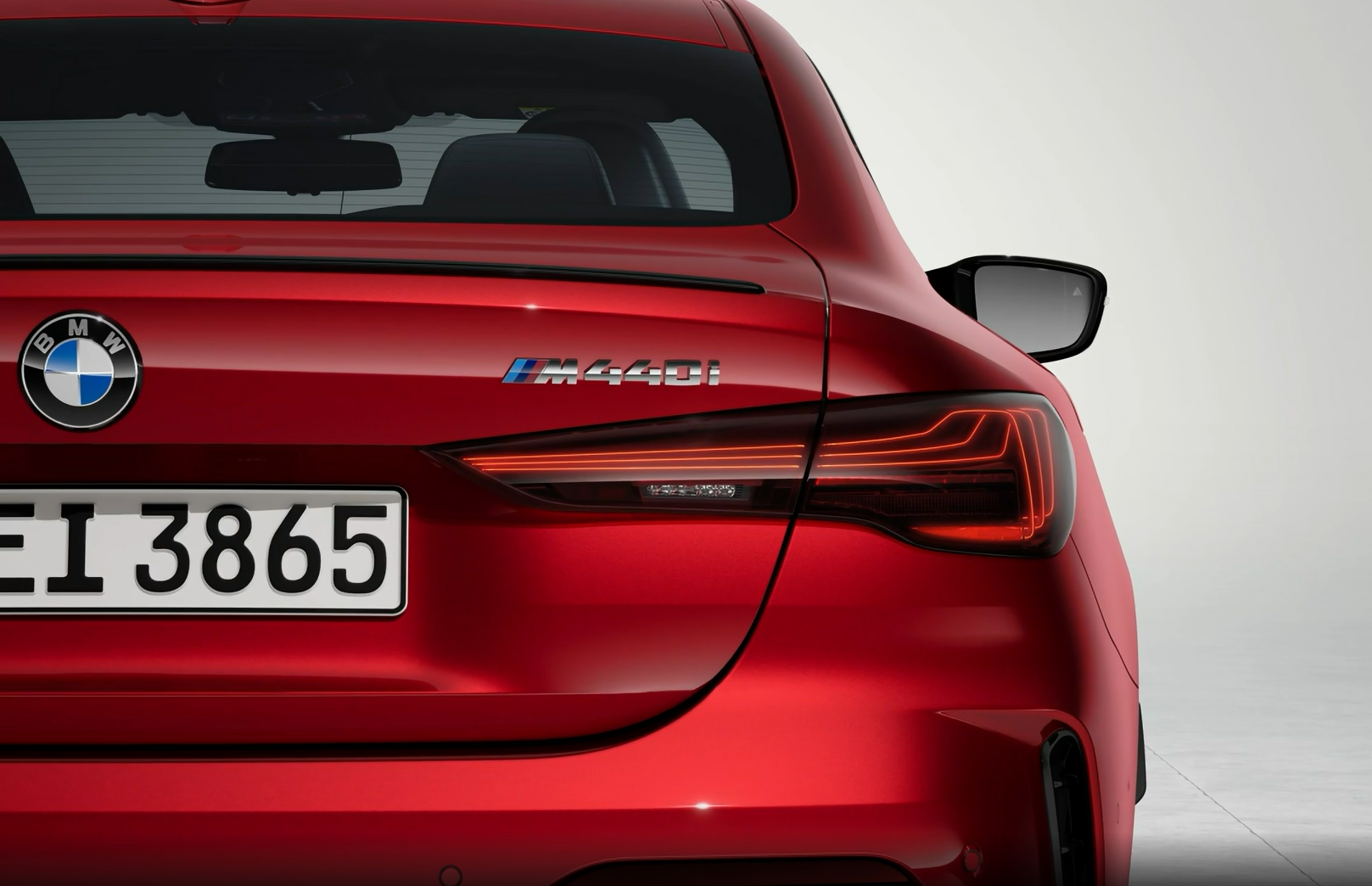 Összetéveszthetetlen hátsó lámpák.