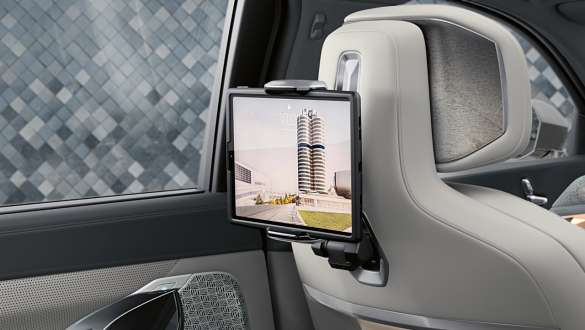 BMW univerzális tablettartó a Travel & Comfort rendszerhez tartozó BMW védőtokban elhelyezett tabletekhez.